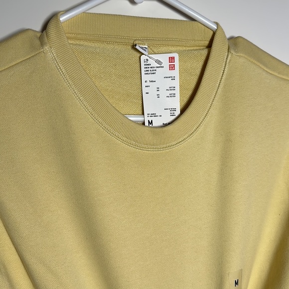 NWT UNIQLO women’s LS crew neck cropped yellow sweatshirt medium - Picture 3 of 4